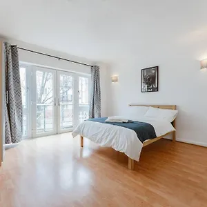 Apartamento Up To 4 People, In A Share House Next To Bridge, Londres