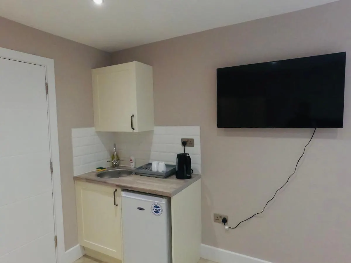 Lbt Property Ltd London 0*,